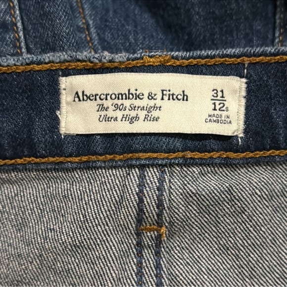 Abercrombie & Fitch Ultra High Rise The 90s Straight Jean Dark Wash-31/12 Short - Picture 7 of 7